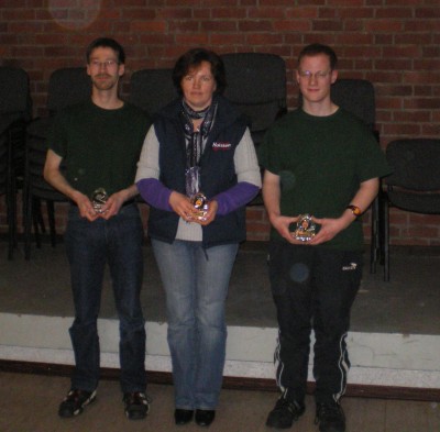 Bild der drei Einzelsieger in der Bezirksoberliga von 2009: Tobias Otterstedt(2.Platz), Ilka Holsten(1.Platz) und Arne Otterstedt(3.Platz) (v. links)